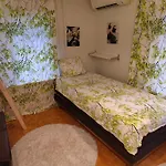 Quiet Private Room In Shared Home - Yksityinen Rauhallinen Huone Kodissa- 15Min To City