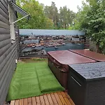 Quiet Private Room In Shared Home - Yksityinen Rauhallinen Huone Kodissa- 15Min To City