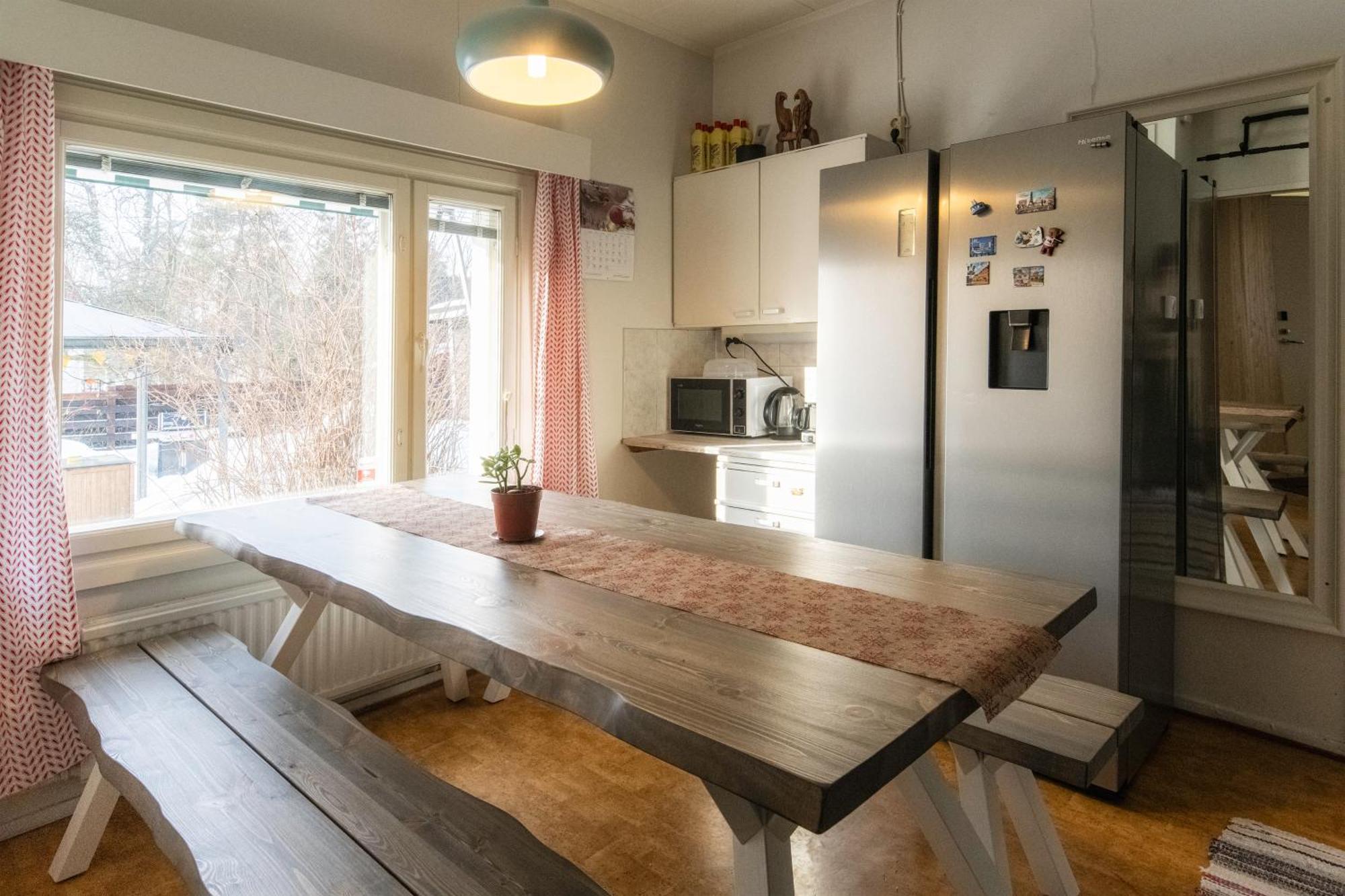 Quiet Private In Shared - Yksityinen Rauhallinen Huone Kodissa- 15min To Privat bolig